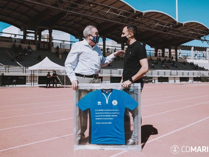 La Frontera  invitada de honor en el partido disputado entre el C.D. Marino y el Cádiz B C.F.