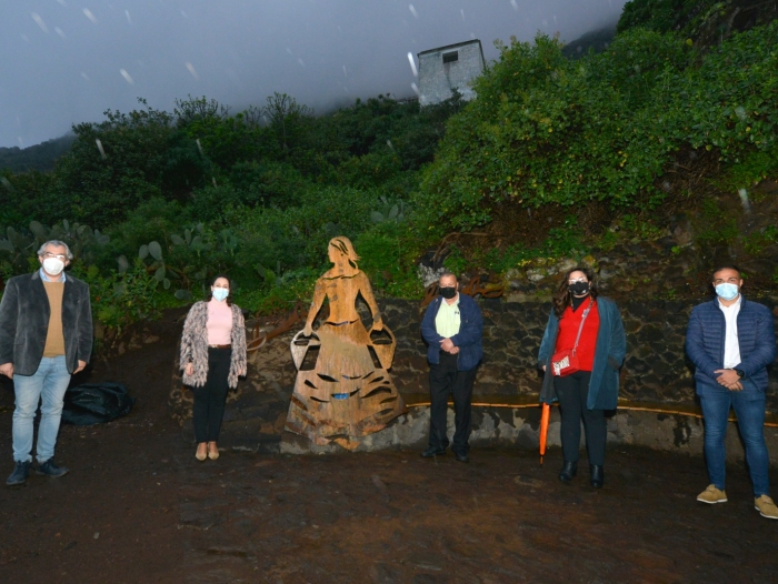 La Frontera inaugura en Sabinosa la escultura de &quot;La aguadora&quot;