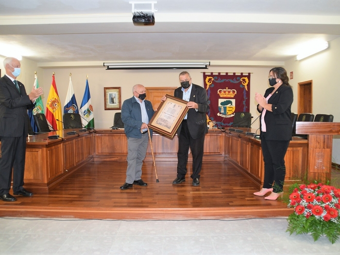 Carmelo Padrón Morales toma posesión de su cargo de cronista oficial de La Frontera