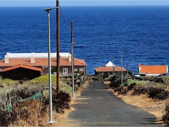 El Ayuntamiento de La Frontera dota de placas fotovoltaicas a la zona del Pie de la Montaña