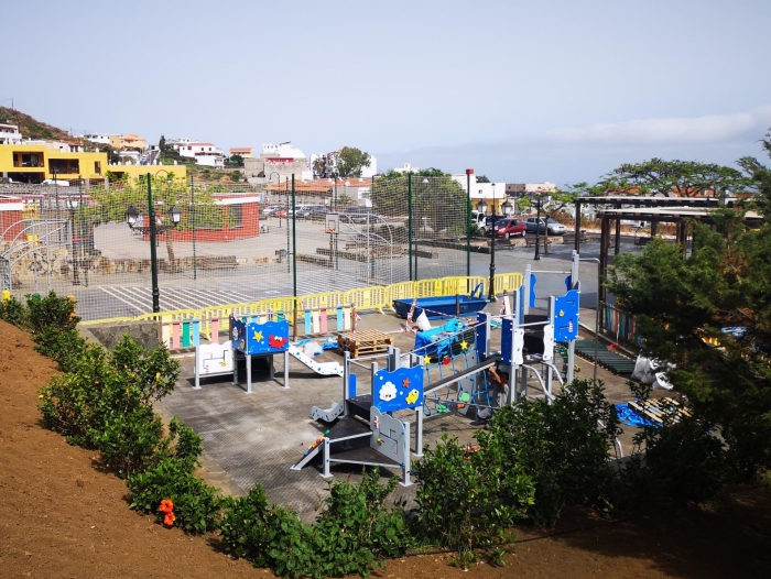 Comienza la obra de mejora del parque infantil de la Plaza Benito Padrón