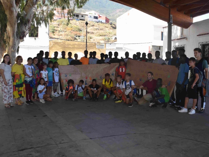 El Ayuntamiento de La Frontera promueve un encuentro con los jóvenes migrantes alojados en el municipio