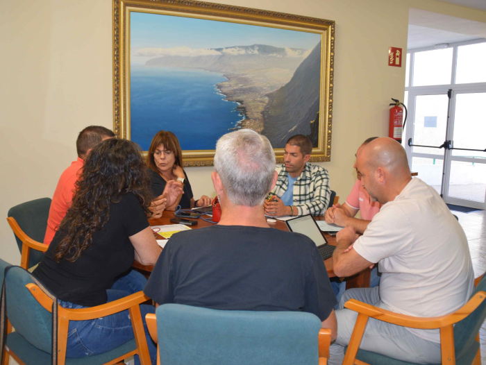 Técnicos de la Consejería de Sanidad del Gobierno de Canarias  y gobierno local ponen en común aspectos de la futura ampliación del Centro de Salud de La Frontera