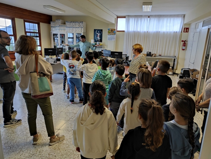 Un grupo de escolares  de primaria del CEIP Tigaday visita el Ayuntamiento de La Frontera