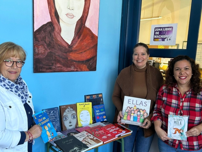 El Ayuntamiento de La Frontera hace entrega al IES Roques de Salmor de un lote de libros para favorecer la igualdad entre los alumnos