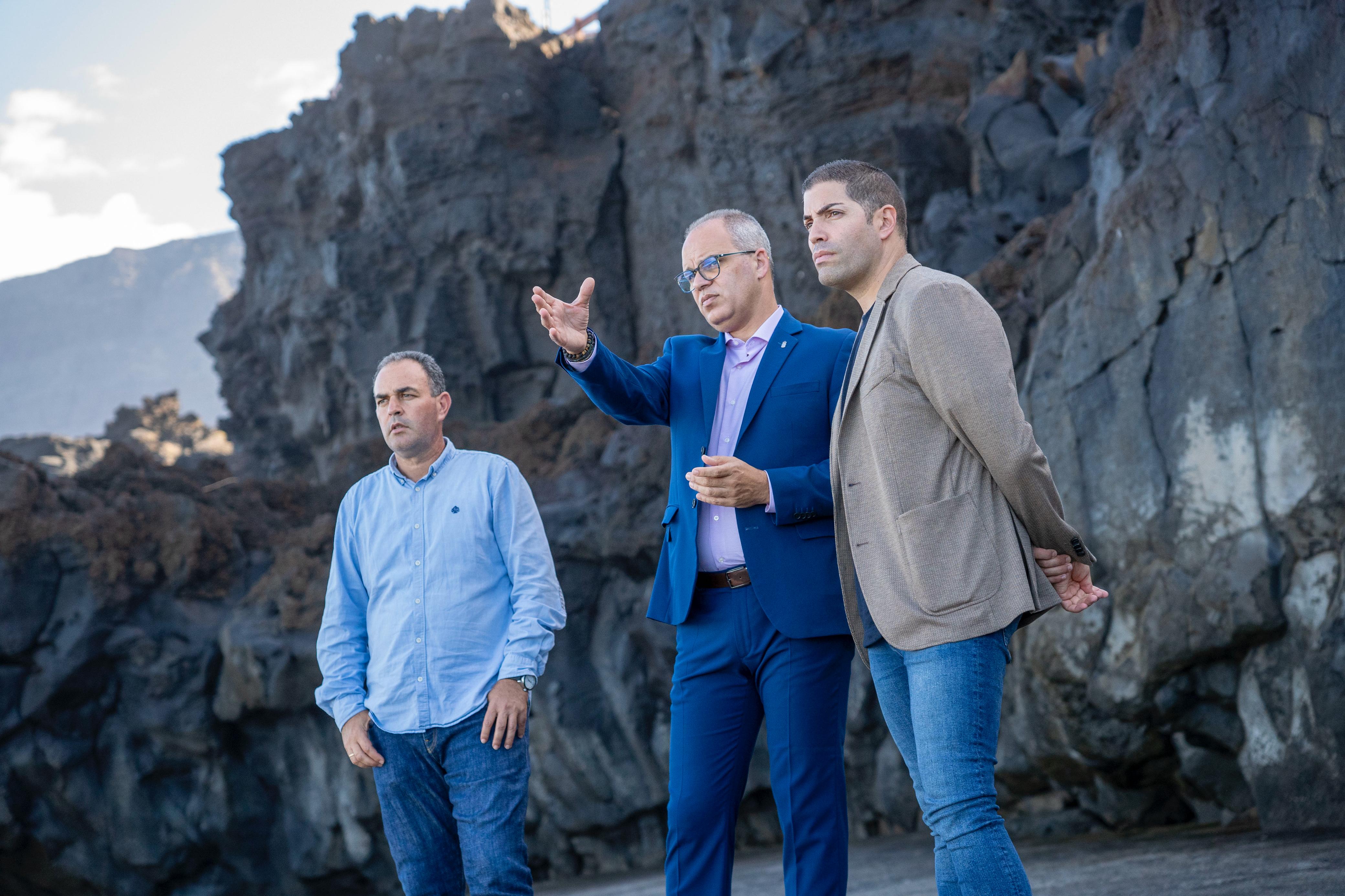 El director general de Costas y el alcalde de La Frontera visitan las obras de ampliación de La Maceta y de acondicionamiento del complejo Cascadas de Mar