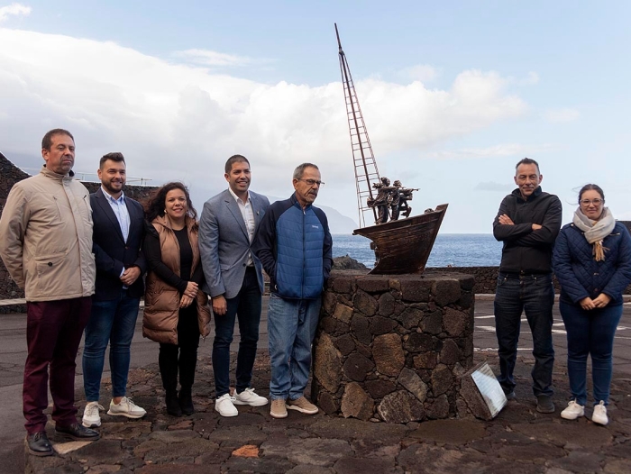 La Frontera inaugura una escultura de Julio Nieto que recupera para la memoria la historia de 