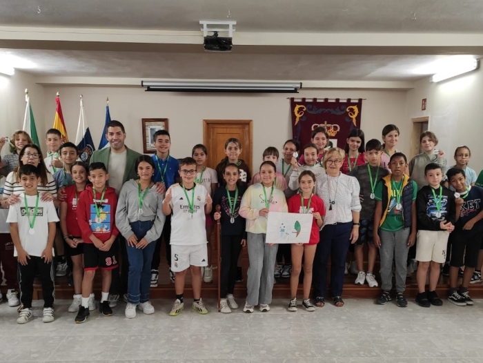 El alumnado de 5ª de primaria del CEIP Tigaday conforma un simbólico pleno del Ayuntamiento de La Frontera